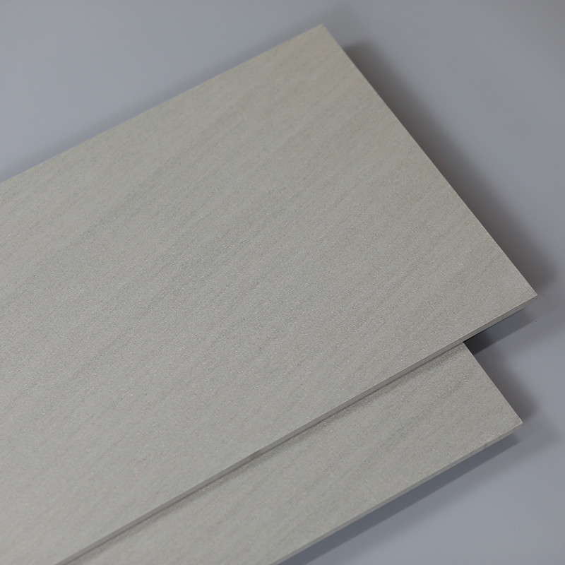 Foshan 300*600mm Porcelain Rustic Tiles สีเทาเข้มกันลื่นสำหรับ Home Hotel