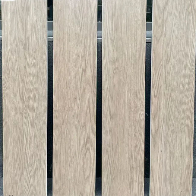 กระเบื้องไม้เลียนแบบไม้โอ๊คพื้นผิวหยาบกันลื่น 150 * 900 มม. สำหรับห้องนั่งเล่น