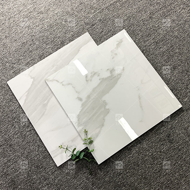 600x600 มม ไฮ โกลสติก โพลีสต์ กระเบื้องกระจกสําหรับพื้น กระเบื้อง Porcelain มาร์บอร์ขาวมาตรฐาน