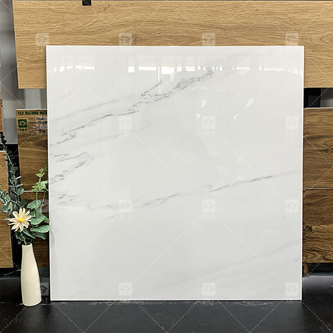 600x600 มม ไฮ โกลสติก โพลีสต์ กระเบื้องกระจกสําหรับพื้น กระเบื้อง Porcelain มาร์บอร์ขาวมาตรฐาน